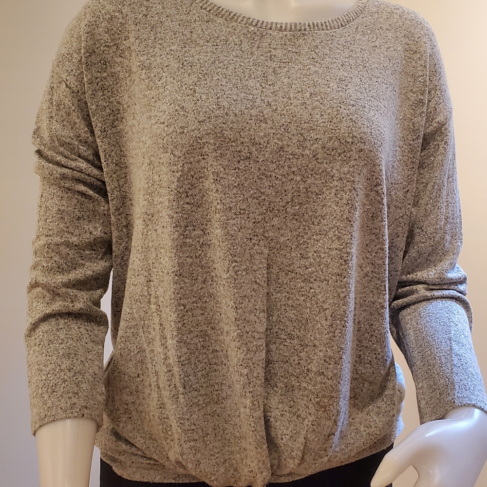 Versona Heathered Gray Lightweight Crew Neck Sweater